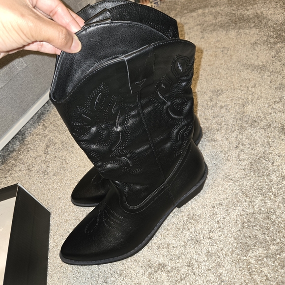 Black Cowgirl Boots - Picture 4 of 7